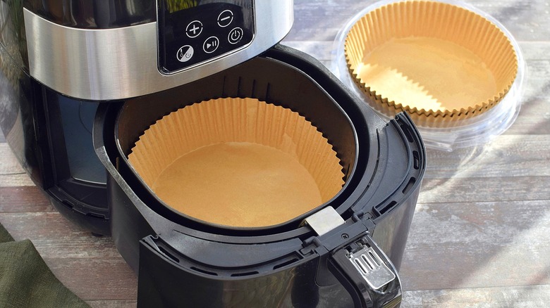 Open air fryer and round parchment paper liners