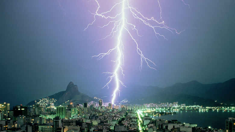 thunderbolt in city
