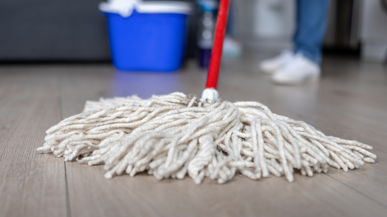 dry microfiber mop on vinyl flooring