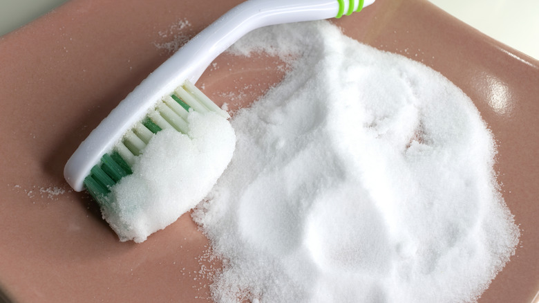 making your own cleaning scrub