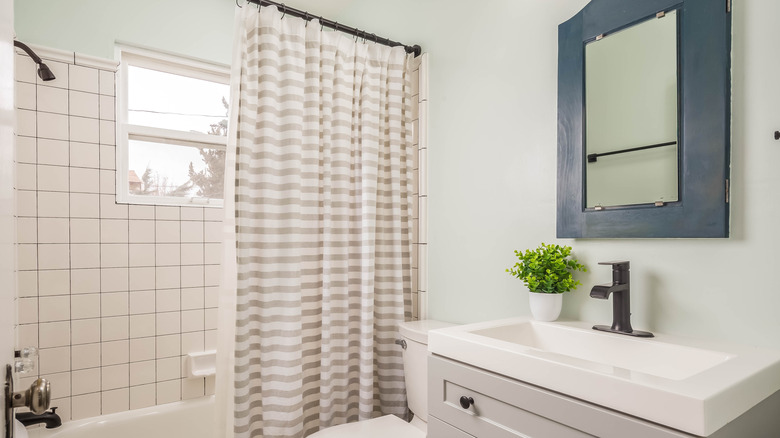 horizontal shower curtain in a small bathroom