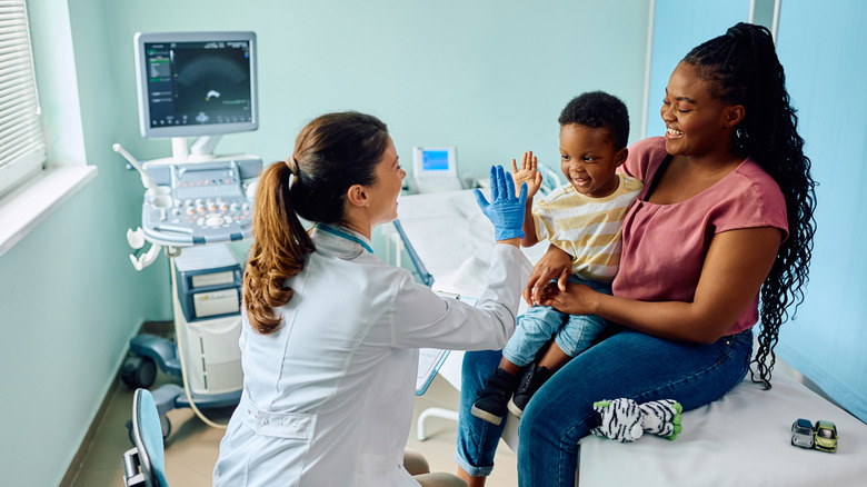 mother and son visiting the pediatrcian