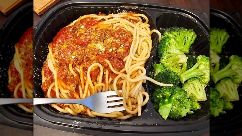 Olive Garden's Kids' Five Cheese Marinara with a side of grapes