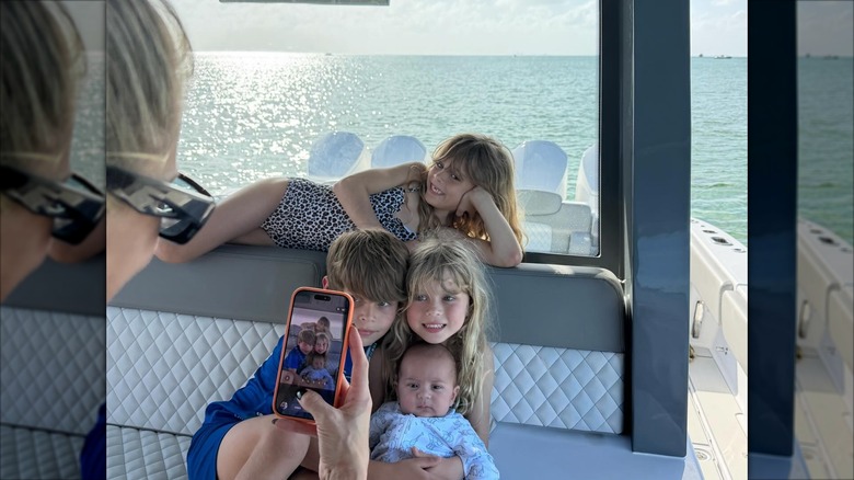 Anna Kournikova takes a photo of her four kids
