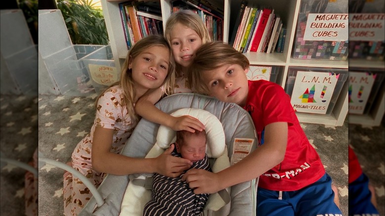 Anna Kournikova and Enrique Iglesias' four kids pose together