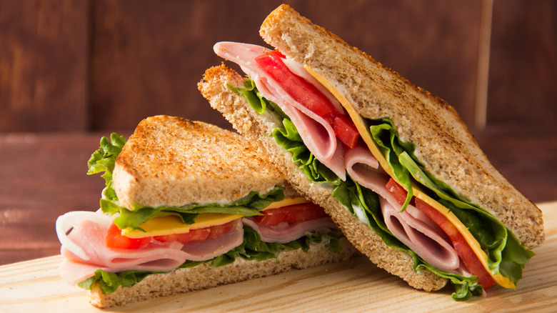 tasty-looking deli sandwich