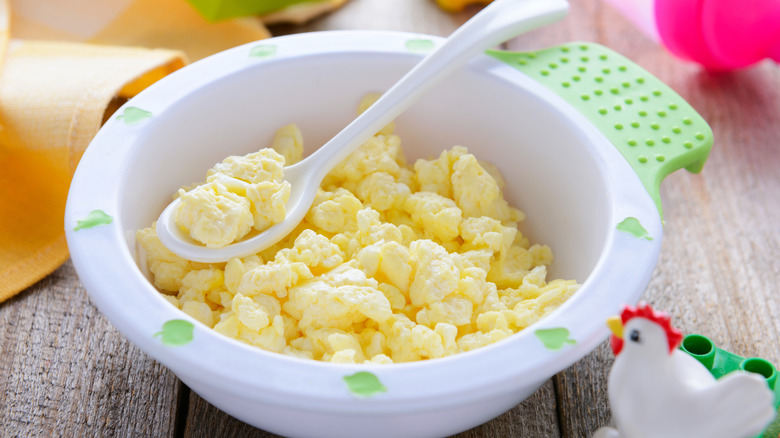 preparing scrambled eggs for baby